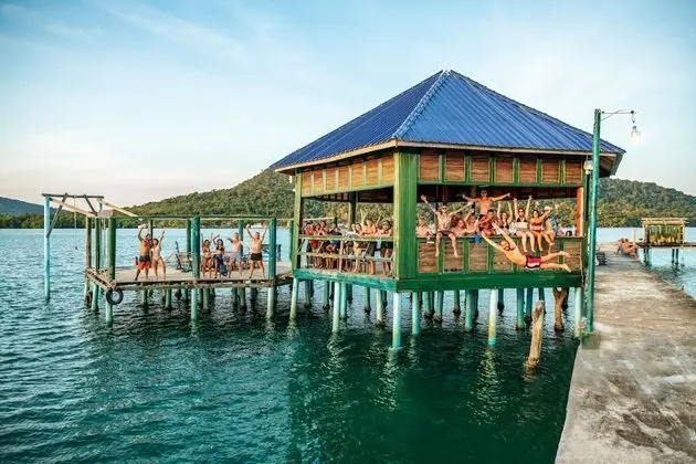 Mad Monkey Koh Rong Samloem