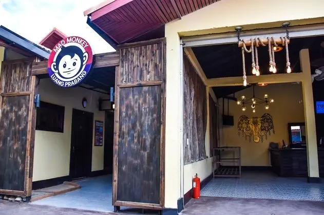 Mad Monkey Luang Prabang Hostel - Adults Only - Dış Mekan