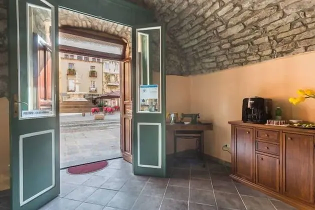 Madalen Guest House - Lobi