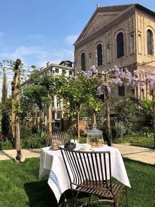 Madama garden retreat