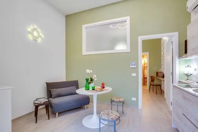 MADAME BARI' Apt a step from the sea