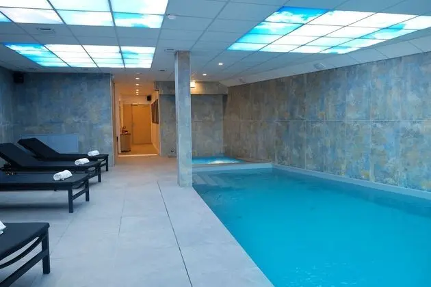 Madame Vacances Hotel Le Mottaret - Havuz