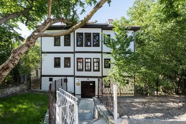 Madanlar Konağı