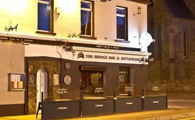 Maddens Bridge Bar & Guesthouse - Dış Mekan