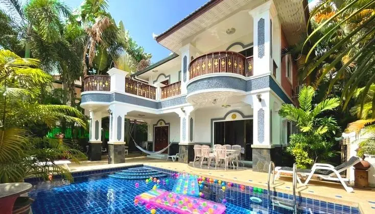 Madee Villa - Pattaya Holiday House Walking Street