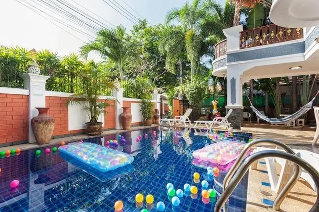 Madee Villa - Pattaya Holiday House Walking Street - Havuz
