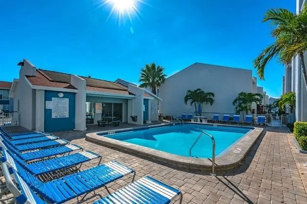 Madeira Beach Yacht Club - Havuz