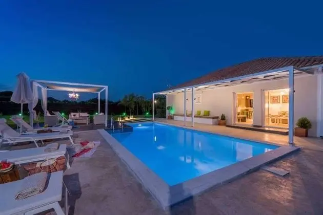 Madini Luxury Villa With Private Pool - Havuz