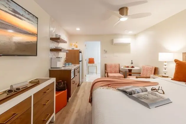 Madison Avenue Beach Club Motel