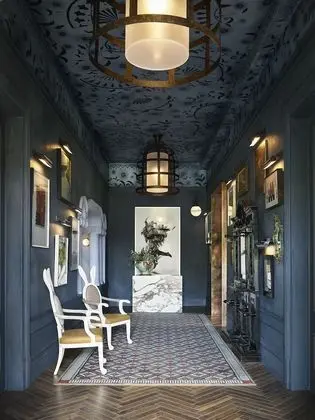 The Madrona - Lobi