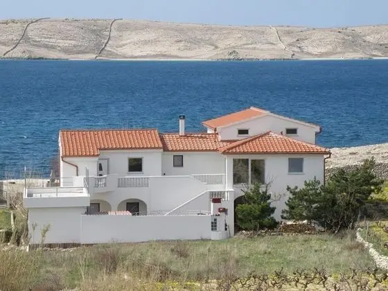 Maestro - 30m From the Beach & Parking - A3