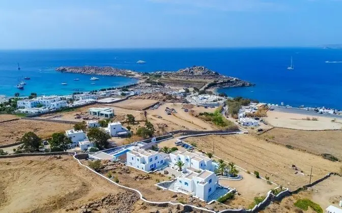 Maganos Dekaocto in Thira