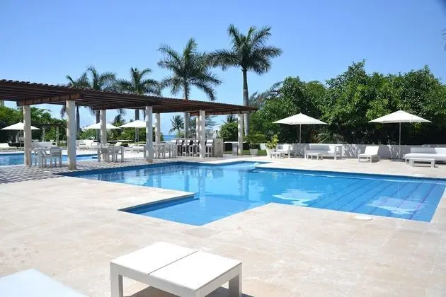 Magia Beachside Condo - Havuz