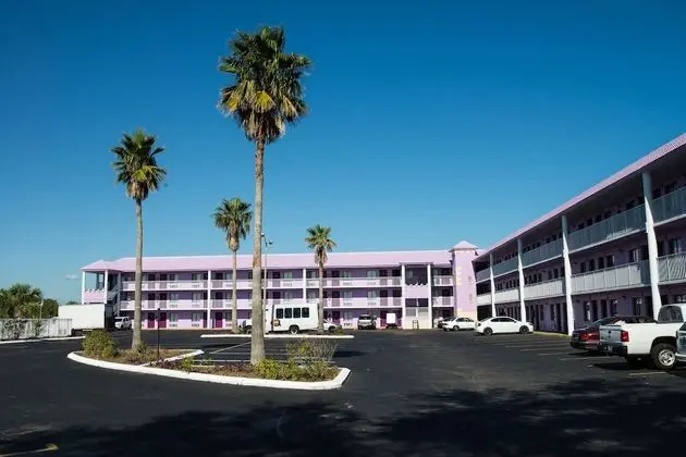 Magic Castle Inn and Suites - Dış Mekan