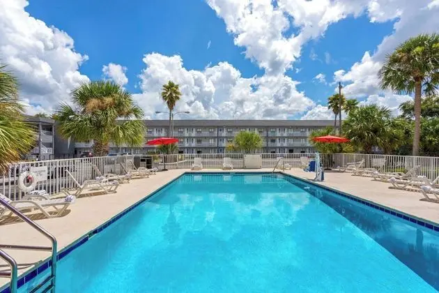 Magic Castle Inn and Suites - Havuz