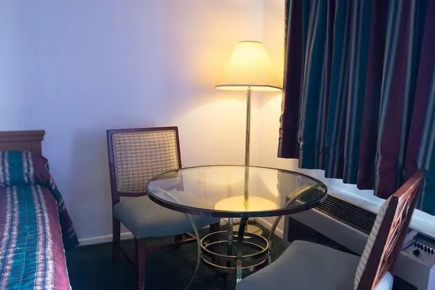 Magic Castle Inn and Suites - Oda Düzeni