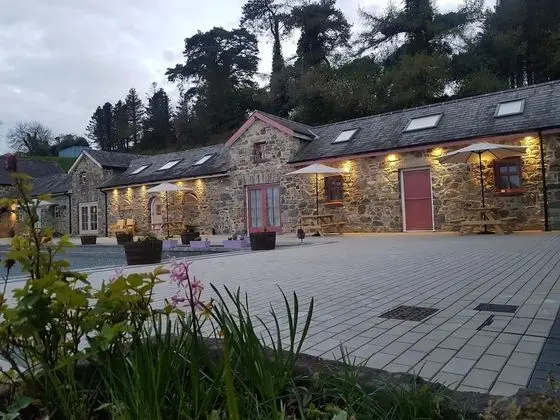 Magical 3-bedroom Stone Built Cottage - Sleeps 6.