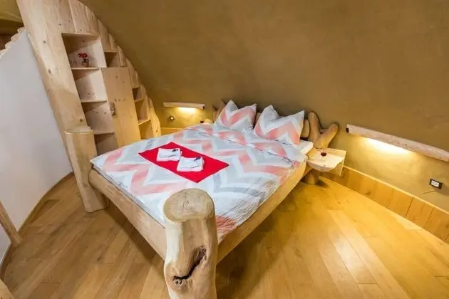 Magical Hobbit's House - Oda