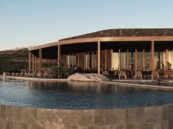 Magma Resort Santorini, in the Unbound Collection by Hyatt - Havuz