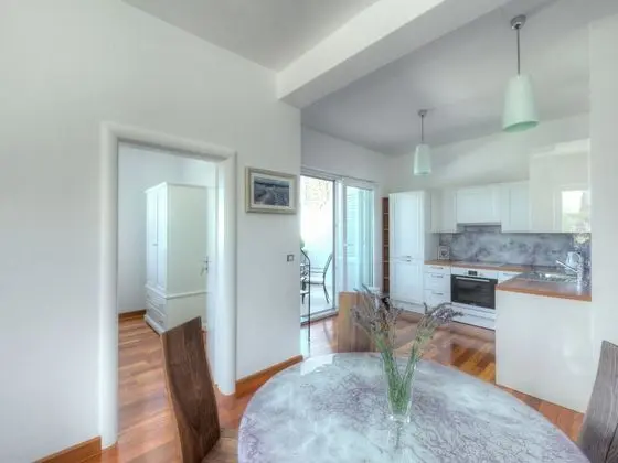 Magnific Apartment in Murter With Bubble Bath - Mutfak