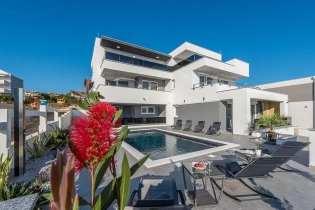 Villa Magnifica Apartments with pool - Dış Mekan