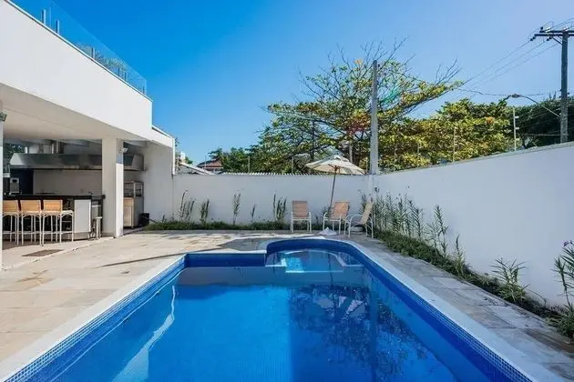 Magnífica Mansão à 50m da praia de Barequeçaba para até 18 pessoas