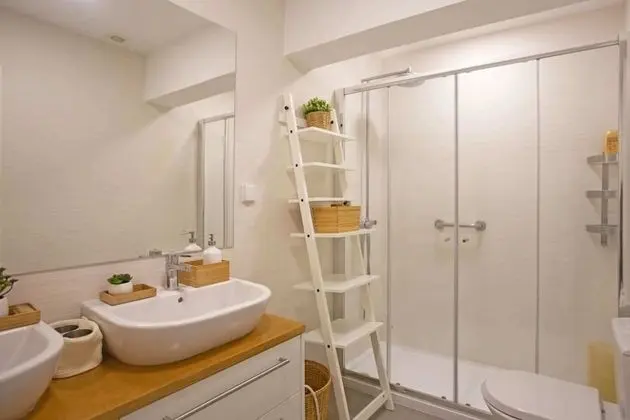 Magnificent 1 Bedroom Apartment With Views Over The Ocean - Banyo Tipleri