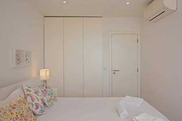 Magnificent 1 Bedroom Apartment With Views Over The Ocean - Oda
