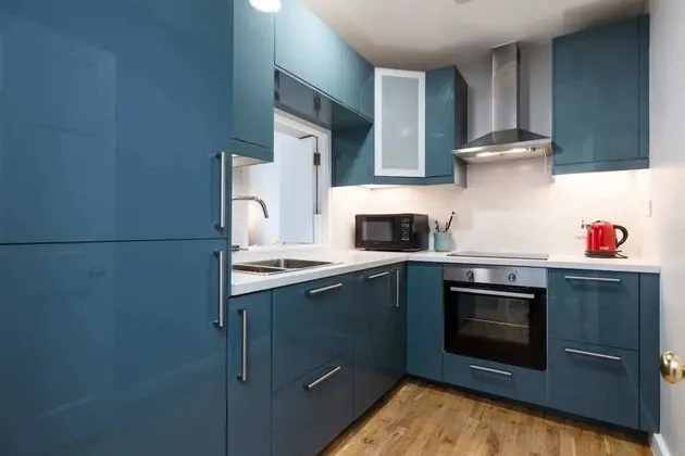 Magnificent 2 Bedroom Flat in Historic Army Barracks - Mutfak