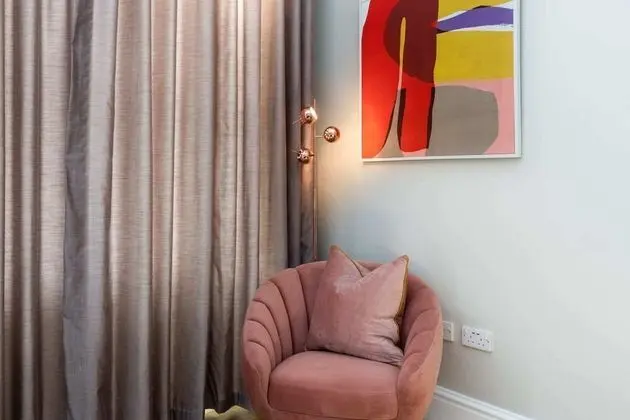 Magnificent 2 Bedroom Flat in Historic Army Barracks - Oda Düzeni