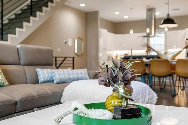 Magnificent 4 Bedroom Townhouse near Lafitte Greenway - İç Mekan