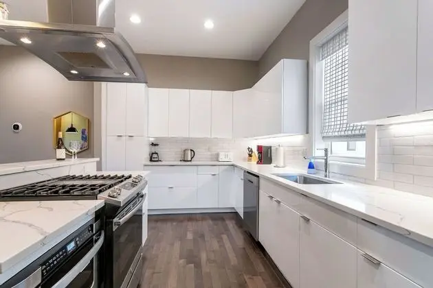 Magnificent 4 Bedroom Townhouse near Lafitte Greenway - Mutfak