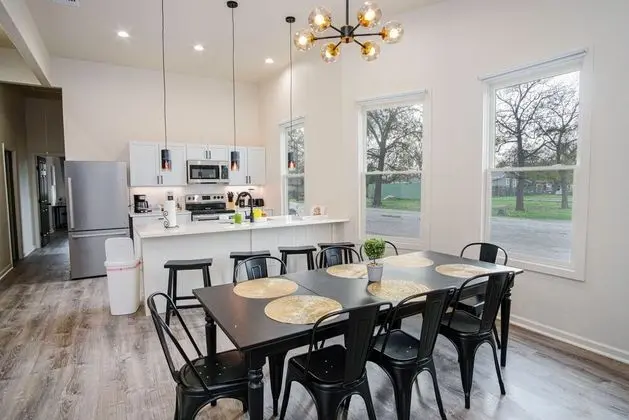 Magnificent 4BR Near Famous Riverwalk and Downtown - Mutfak