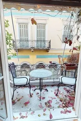 Magnificent Apt under the Acropolis