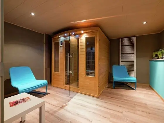 Magnificent Villa in Brisy With Sauna, Roofed Terrace and BBQ - Havuz