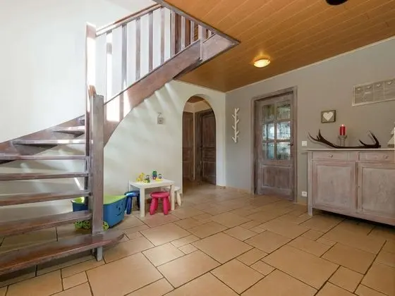 Magnificent Villa in Brisy With Sauna, Roofed Terrace and BBQ - Lobi