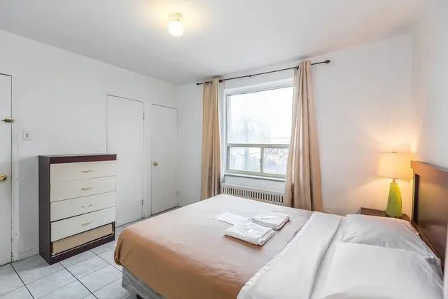 Magnificent Condo at Leaside - 10 Mins to Downtown
