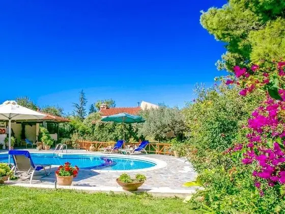 Magnificent Villa in Episkopi With Private Pool and Garden - Dış Mekan