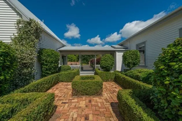 Magnificent Karaka Estate with Swimming Pool - Dış Mekan
