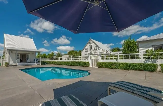 Magnificent Karaka Estate with Swimming Pool - Havuz