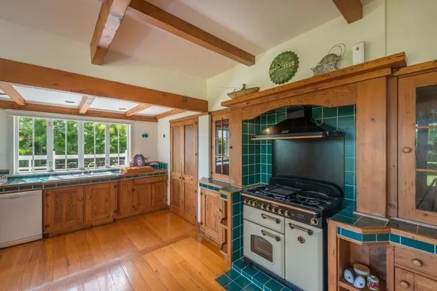 Magnificent Karaka Estate with Swimming Pool - Mutfak