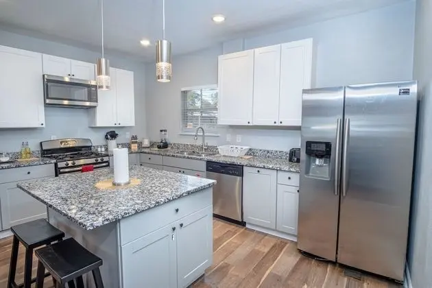 Magnificent Large Home Near Downtown - Mutfak