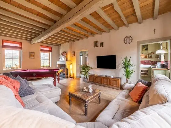 Magnificent Square Farm in the Beautiful Blossom Region