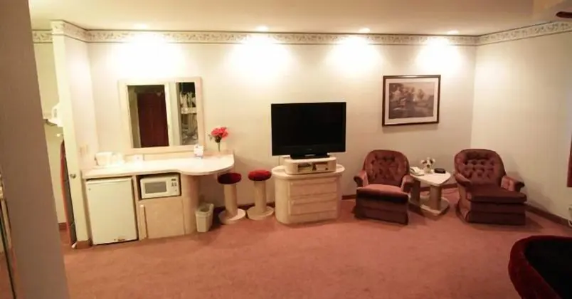 Magnolia Inn And Suites