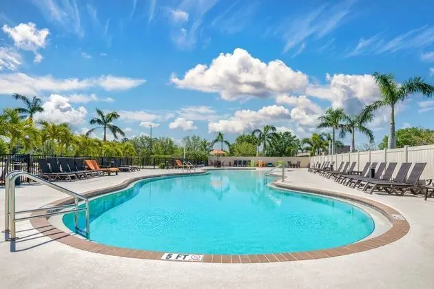 Magnolia Pointe, BW Signature Collection - Havuz