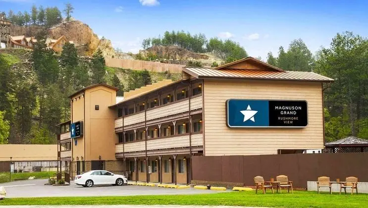 Magnuson Grand Rushmore View - Öne Çıkan Resim