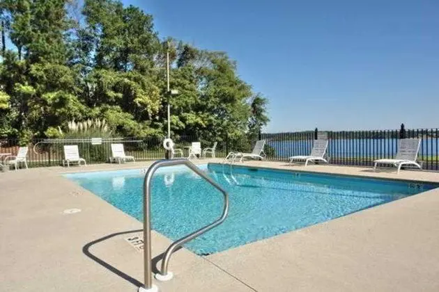 Magnuson Hotel on the Lake Clarksville
