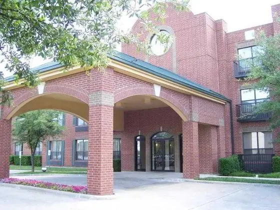 Magnuson Hotel Park Suites