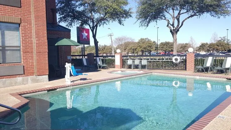 Magnuson Hotel Park Suites