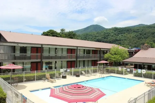 Magnuson Hotels Great Smokies Inn - Havuz